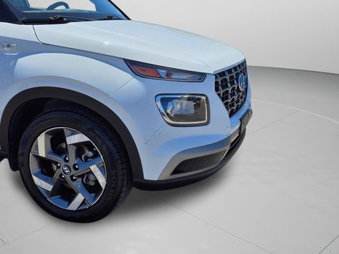 Used 2023 Hyundai Venue SEL FWD image 31