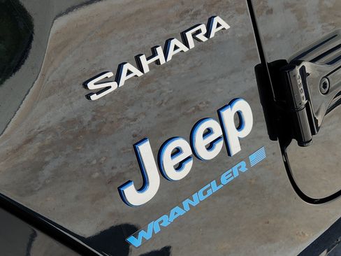 Used 2024 Jeep Wrangler Unlimited Sahara AWD/4WD image 12