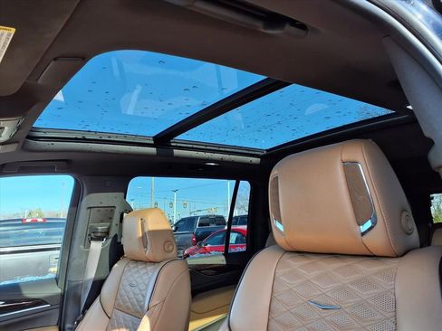 Used 2023 Cadillac Escalade ESV Sport image 18