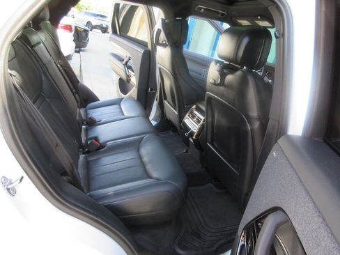 Used 2025 Land Rover Range Rover Sport SE image 20