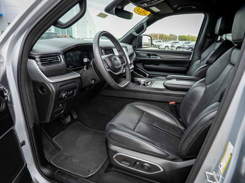 Used 2023 Jeep Wagoneer L Series II AWD/4WD image 16