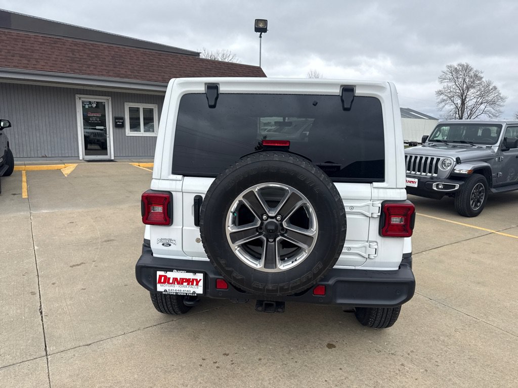 Used 2019 Jeep Wrangler Unlimited Sahara w/ Dual Top Group AWD/4WD image 4