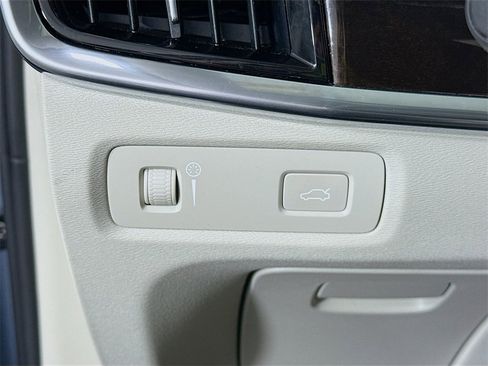 Used 2017 Volvo S90 T6 Momentum w/ Vision Package image 20