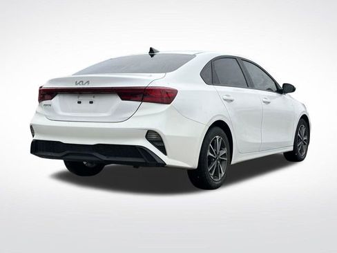 Used 2024 Kia Forte LXS w/ LXS Technology Package FWD image 9