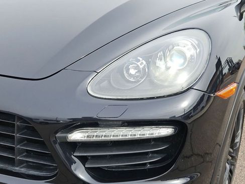 Used 2014 Porsche Cayenne Turbo image 10