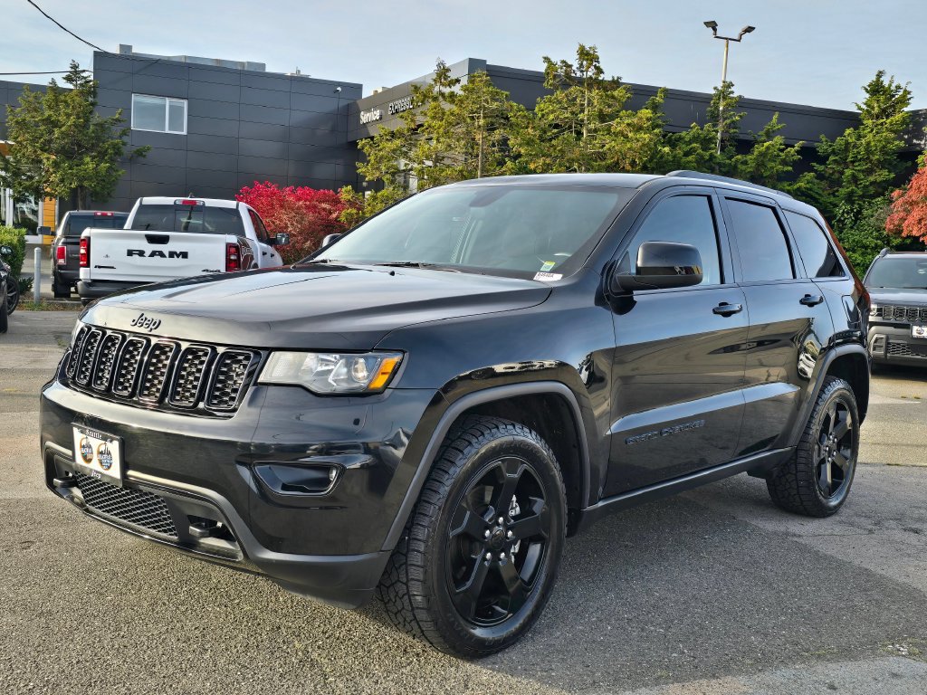 Used 2019 Jeep Grand Cherokee Laredo AWD/4WD image 3
