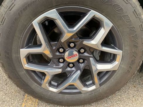 Used 2023 GMC Sierra 1500 SLT w/ SLT Premium Plus Package image 16