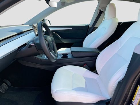 Used 2024 Tesla Model Y Long Range AWD/4WD image 20