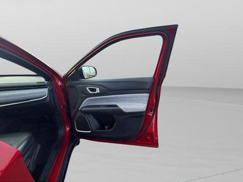 Used 2025 Jeep Compass Latitude image 25