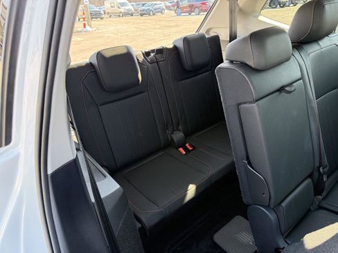 Used 2024 Volkswagen Tiguan Wolfsburg Edition image 35