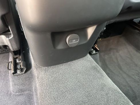 Certified 2025 Volvo XC60 B5 Plus image 15