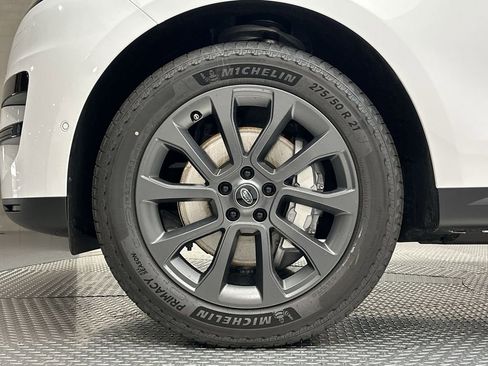 Used 2024 Land Rover Range Rover Sport SE image 2