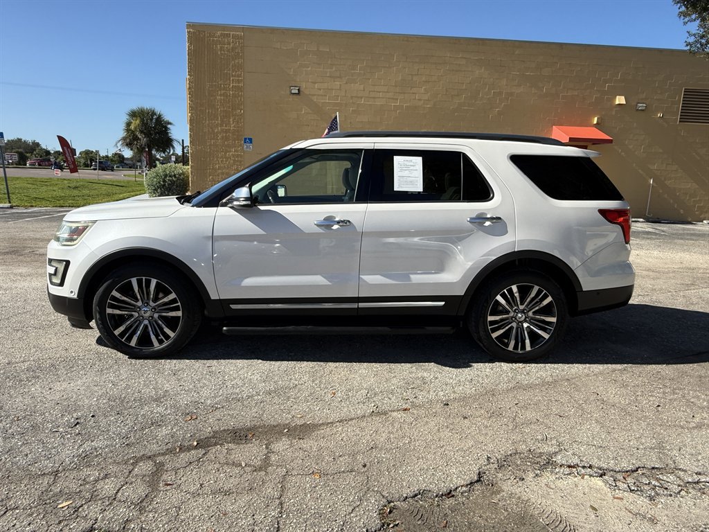 Used 2017 Ford Explorer Platinum AWD/4WD image 3