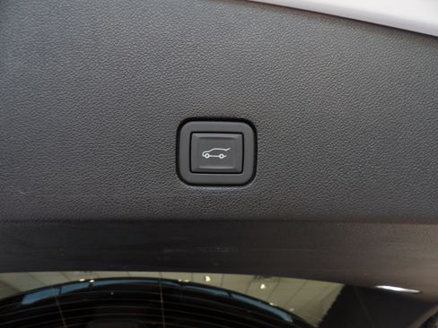 Used 2025 Cadillac XT6 Luxury AWD/4WD image 22