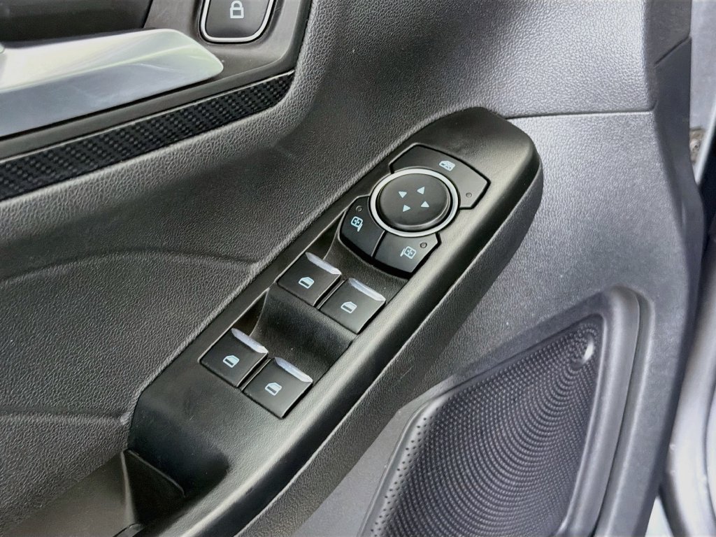 Used 2025 Ford Escape ST-Line FWD image 21