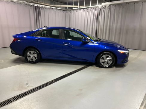 Used 2025 Hyundai Elantra SE image 8