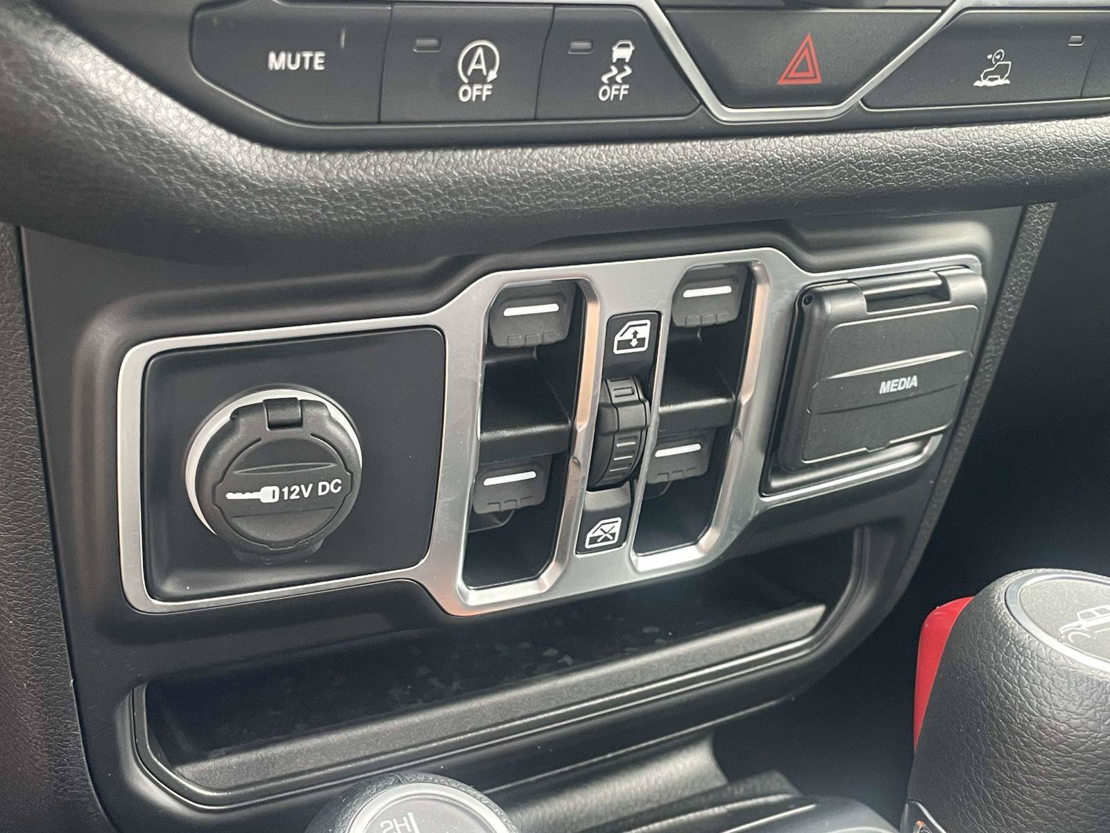 Used 2025 Jeep Gladiator Sport AWD/4WD image 19