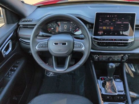 Certified 2025 Jeep Compass Trailhawk AWD/4WD image 18