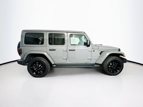 Used 2022 Jeep Wrangler Unlimited Sahara w/ Cold Weather Group AWD/4WD image 10