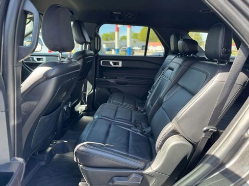 Used 2020 Ford Explorer XLT w/ Equipment Group 202A AWD/4WD image 10