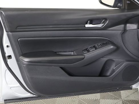 Used 2024 Nissan Altima 2.5 SV image 15