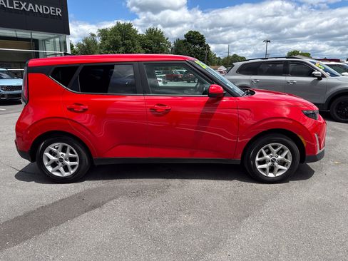 Certified 2025 Kia Soul LX w/ LX Technology Package FWD image 2