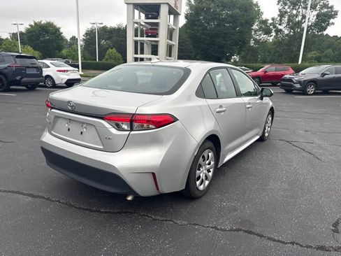 Used 2025 Toyota Corolla LE FWD image 4