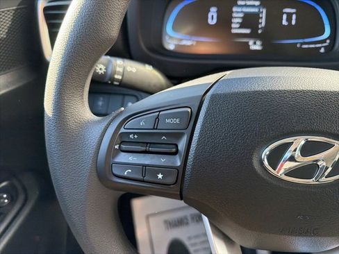 Certified 2025 Hyundai Venue SE image 21