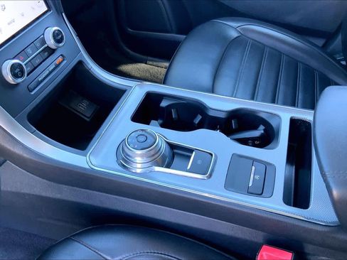 Used 2022 Ford Edge SEL image 16