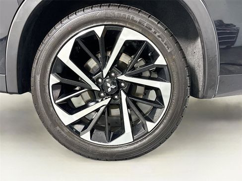 Used 2024 Mitsubishi Outlander SE image 32