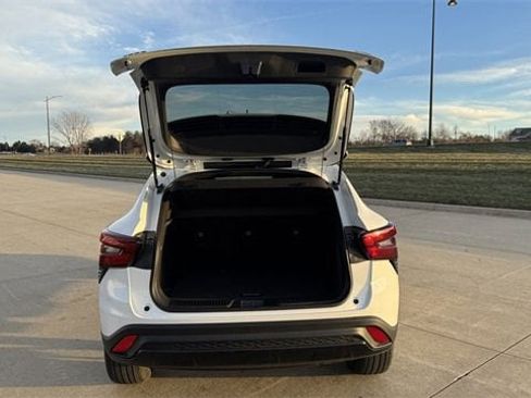 New 2026 Chevrolet Trax RS w/ Sunroof Package image 33