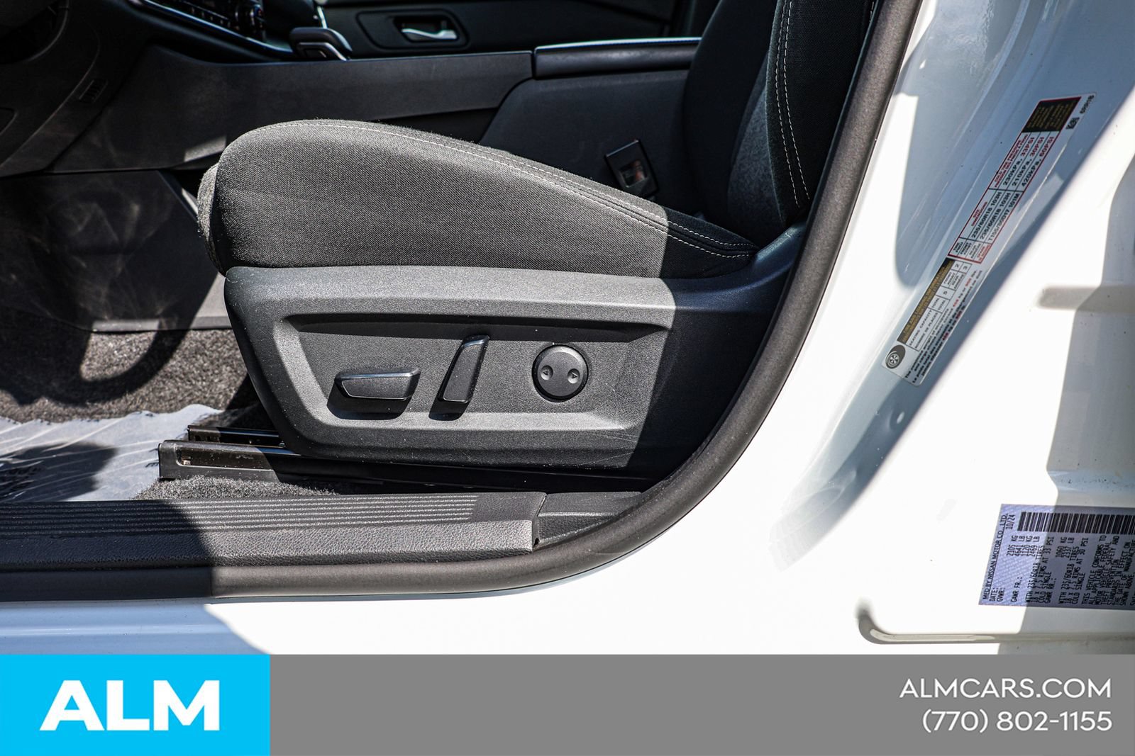 Used 2025 Nissan Rogue SV FWD image 19