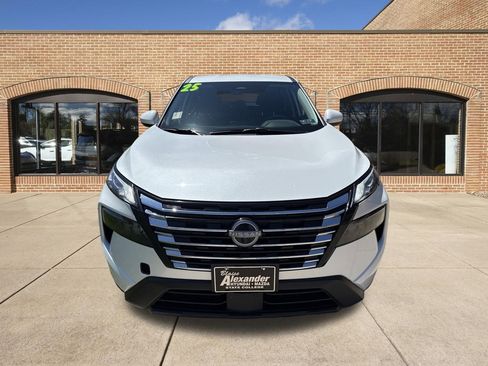 Used 2025 Nissan Rogue SV AWD/4WD image 9