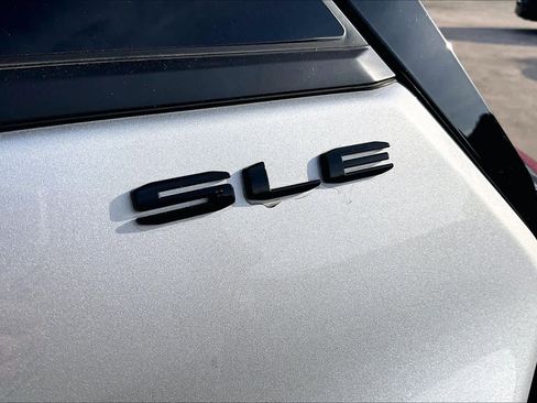 Used 2022 GMC Terrain SLE w/ Driver Convenience Package image 10