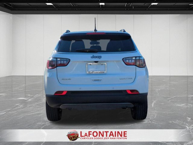 Used 2024 Jeep Compass Limited AWD/4WD image 4
