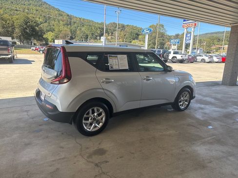 Used 2020 Kia Soul S image 4