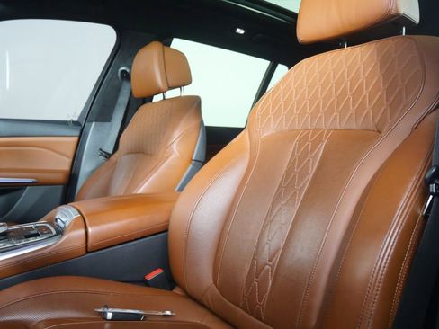 Used 2021 BMW X7 xDrive40i w/ M Sport Package image 11