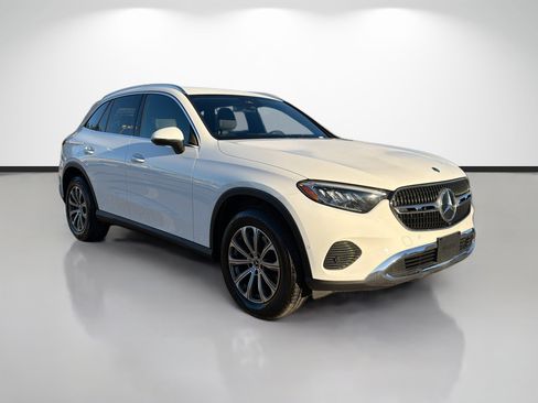Used 2024 Mercedes-Benz GLC 300 w/ Winter Package image 7