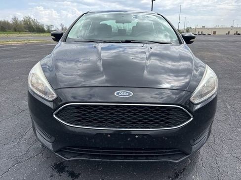 Used 2017 Ford Focus SE FWD image 2