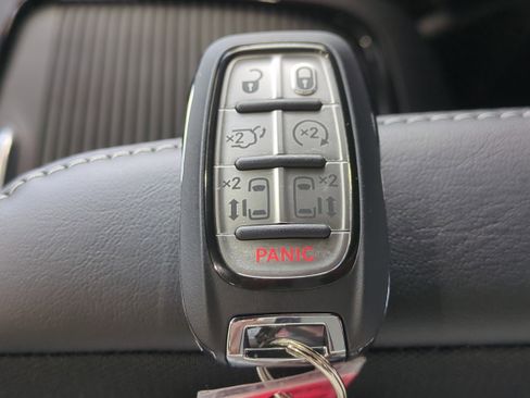 New 2026 Chrysler Pacifica Limited image 33