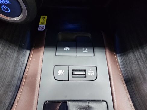 Used 2021 Toyota Venza Limited AWD/4WD image 19