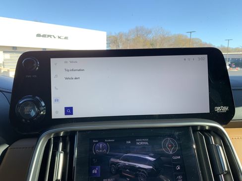 Used 2024 Lexus LX 600 4WD w/ Luxury Package image 22