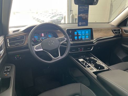 New 2025 Volkswagen Atlas SE image 12