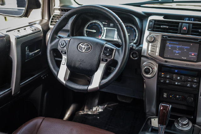 Used 2018 Toyota 4Runner Limited AWD/4WD image 25