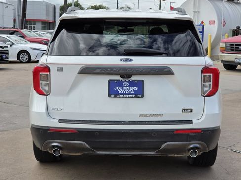 Used 2022 Ford Explorer XLT w/ Equipment Group 202A RWD image 8