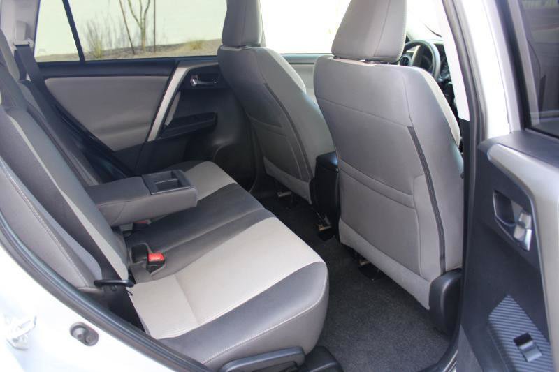 Used 2015 Toyota RAV4 XLE AWD/4WD image 14