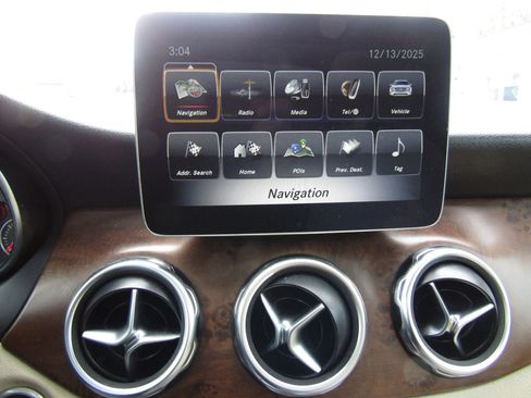 Used 2020 Mercedes-Benz GLA 250 4MATIC w/ Premium Package image 25