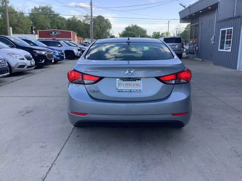 Used 2015 Hyundai Elantra SE w/ Option Group 02 FWD image 8