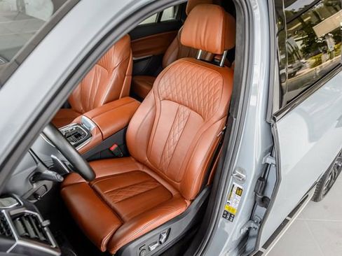 Used 2023 BMW X7 xDrive40i w/ M Sport Package AWD/4WD image 39