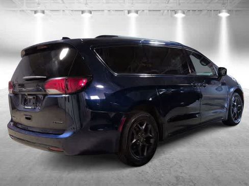 Used 2018 Chrysler Pacifica Limited w/ S Appearance Package image 8